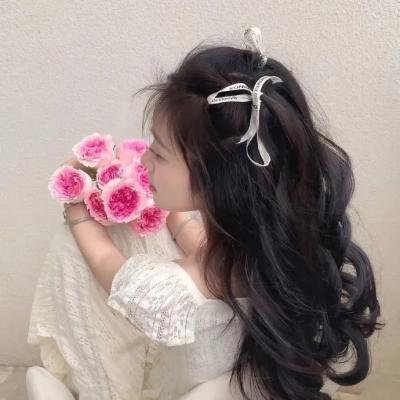 腰间持枪